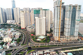 TP.HCM: Sắp hết cảnh ngập nước, kẹt xe trên đường Nguyễn Hữu Cảnh