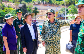 Lãnh đạo tỉnh Cà Mau và T&T Group thăm cán bộ chiến sỹ trên đảo Hòn Khoai