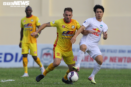 BLV Quang Huy: 'Dừng V-League 2021 là hợp lý' 