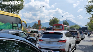 Tắc nghẽn đèo Bảo Lộc hơn 10km, đường lên Đà Lạt kẹt cứng