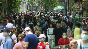 Video: Ngày đầu nghỉ lễ, Thảo Cầm Viên Sài Gòn đông nghịt người