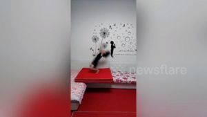 Video: Bé gái Trung Quốc nhào lộn 60 lần liên tiếp trong 40 giây