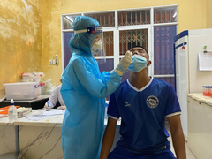 Trận Hòa Bình FC vs Vĩnh Phúc chờ kết quả xét nghiệm COVID-19