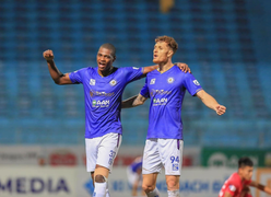 V-League kịch tính: 10 đội bóng cạnh tranh top 6, Hà Nội FC mất quyền tự quyết