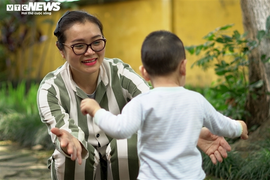 Nữ phạm nhân xót xa tổ chức sinh nhật đầu đời cho con trong trại giam