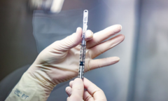 FDA sắp thông qua vaccine COVID-19 dành cho thiếu niên của Pfizer