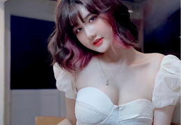 Nữ tài xế Grab xinh đẹp lột xác thành hot girl nóng bỏng