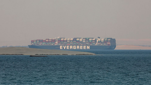 Siêu tàu chặn kênh đào Suez vẫn bị giữ vì thiếu tiền bồi thường