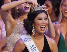 Nhan sắc 7 hoa hậu bị chê 'xấu ở mức 5 sao'