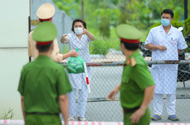 Thêm 20 người nghi mắc COVID-19 ở Bệnh viện Bệnh Nhiệt đới Trung ương