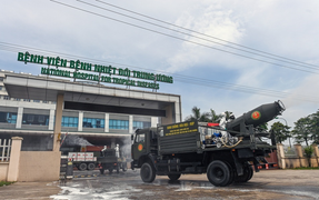 Video: Dàn xe đặc chủng khử trùng Bệnh viện Bệnh Nhiệt đới Trung ương
