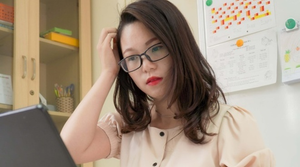 Video: Một ngày dạy học trực tuyến của cô giáo lớp 1