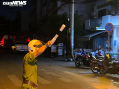 Ảnh: Phong tỏa hiện trường vụ cháy làm 8 người chết ở TP.HCM