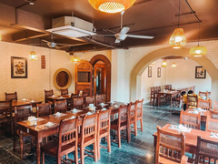 Không chống đỡ nổi COVID-19, nhà hàng, khách sạn rủ nhau 'cửa đóng then cài'