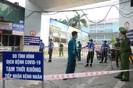 Bệnh viện K Tân Triều 'nội bất xuất, ngoại bất nhập' sau 10 ca nghi mắc COVID-19