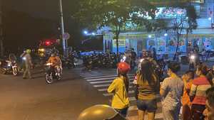 Video: Bên trong con hẻm vụ cháy nhà sản xuất nến khiến 8 người chết ở TP.HCM