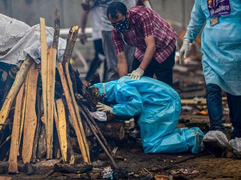 COVID-19: Lần đầu số người chết trong ngày tại Ấn Độ vượt mốc 4.000 