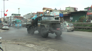 Video: Phun khử trùng phố Tía ở Thường Tín, nơi có 10 ca mắc COVID-19