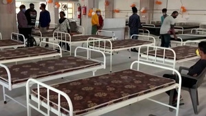 Video: Ấn Độ dùng ngôi đền làm trung tâm chăm sóc bệnh nhân COVID-19