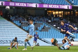 Kết quả Ngoại Hạng Anh: Thủng lưới phút bù giờ, Man City thua ngược Chelsea