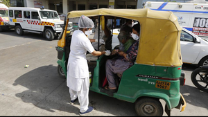 Video: Xe lam thành xe cấp cứu hỗ trợ bệnh nhân COVID-19 ở Ấn Độ