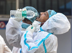 Ấn Độ bất ngờ ghi nhận ca mắc COVID-19 giảm mạnh sau nhiều ngày lập kỷ lục