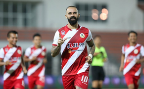 Malaysia gọi 4 cầu thủ nhập tịch tranh ngôi đầu với tuyển Việt Nam