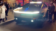 Video: Xe bán tải 'đến từ tương lai' của Tesla bất ngờ xuống phố