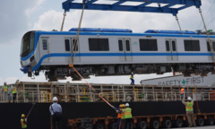 Ảnh: Chiêm ngưỡng hai đoàn tàu Metro số 1 vừa cập cảng Khánh Hội