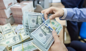 Tỷ giá USD hôm nay 10/5: USD tiếp tục lao dốc