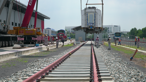 Video: Toàn cảnh quá trình hạ đặt toa tàu Metro số 1 lên đường ray