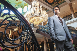 Cuộc sống xa hoa của tỷ phú vaccine Ấn Độ