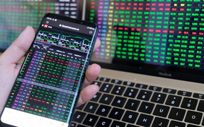 Bùng nổ cuối phiên, VN-Index đảo chiều ngoạn mục