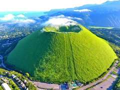 Ngọn núi lửa xanh mướt như bánh trà xanh siêu to dành tặng người yêu thiên nhiên