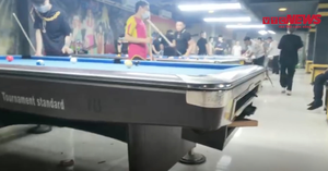 Video: Quán bi-a tụ tập đông người, mở cửa xuyên đêm, bất chấp lệnh cấm ở Hà Nội