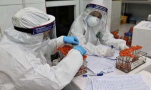 Hà Nội thêm 4 ca nghi mắc COVID-19, có chồng của nữ cán bộ tư pháp