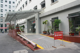 Đến khám ở BV Hữu Nghị Việt Xô, vợ chồng GĐ Hacinco khai báo không trung thực