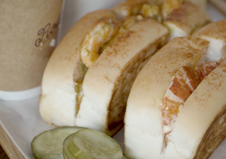 Video: Bánh kẹp tôm hùm Canada lạ miệng, bán gần trăm chiếc mỗi ngày