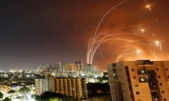 Xung đột dải Gaza: Vòm Sắt đắt đỏ dễ bị tên lửa rẻ tiền của Hamas xuyên thủng?