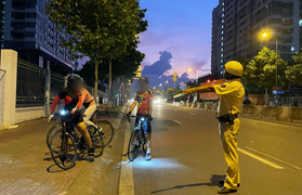 Đạp xe tập thể dục buổi sáng vào đường cấm, bị CSGT phạt vẫn nói tôi biết luật