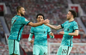 Kết quả Ngoại Hạng Anh: Đánh bại Man Utd, Liverpool bám sát Chelsea