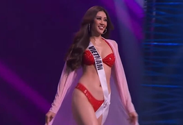 Bán kết Hoa hậu Hoàn vũ 2020: Khánh Vân gợi cảm trình diễn bikini