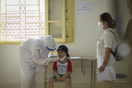 'Thần tốc' xét nghiệm COVID-19 cho hàng nghìn người Hà Nội về từ Đà Nẵng
