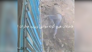 Video: Ném thuốc lá xuống cống phát nổ, nam thanh niên bị hất văng 