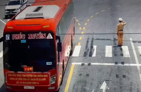 Chiến sĩ CSGT chào đoàn y bác sĩ Quảng Ninh: Lời cảm ơn gửi tuyến đầu chống dịch