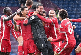 Alisson Becker nén nỗi đau mất cha, chạm kỳ tích lịch sử ở Ngoại hạng Anh