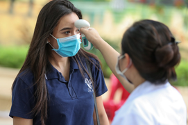 Cách ly gần 74.000 học sinh, giáo viên ở 10 tỉnh thành có tiếp xúc ca COVID-19