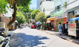 Ngày đầu Đà Nẵng dừng dịch vụ giao hàng: Shipper buồn bã, quán xá đìu hiu