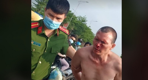 Tạm giữ hình sự tên cướp đâm trọng thương tài xế taxi ở Hà Nội