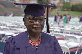 Cụ bà 78 tuổi tốt nghiệp đại học